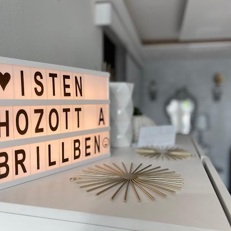 Little Brill Apartment Eger Bagian luar foto