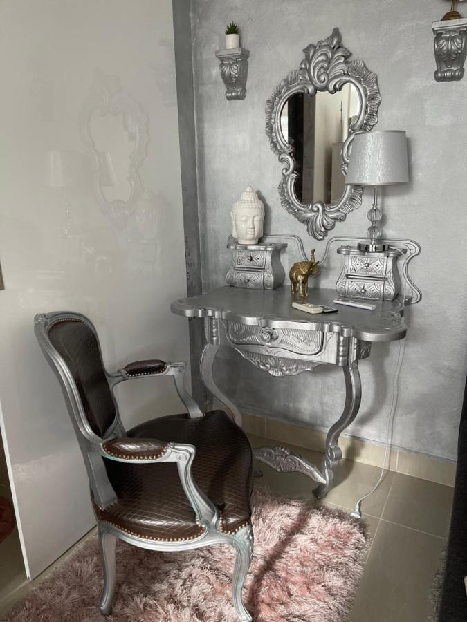Little Brill Apartment Eger Bagian luar foto