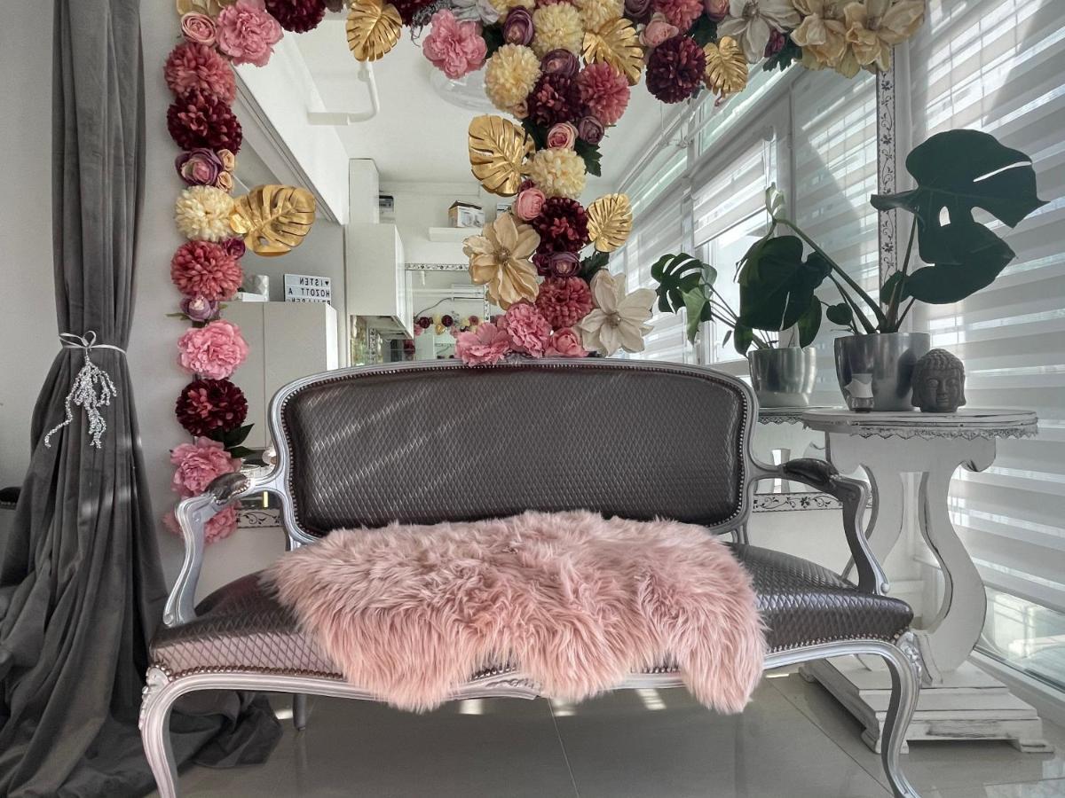Little Brill Apartment Eger Bagian luar foto