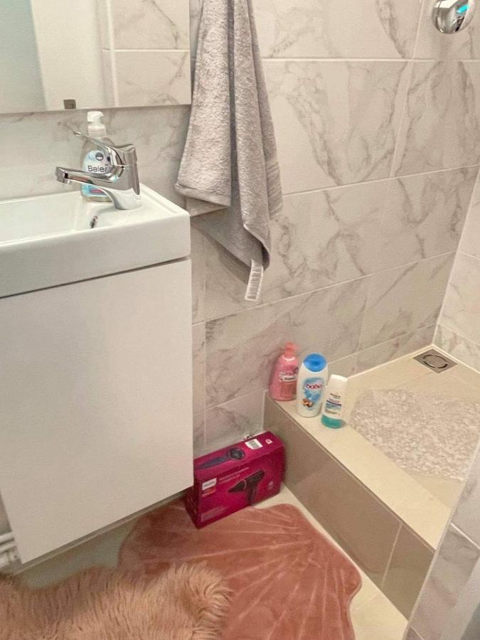 Little Brill Apartment Eger Bagian luar foto