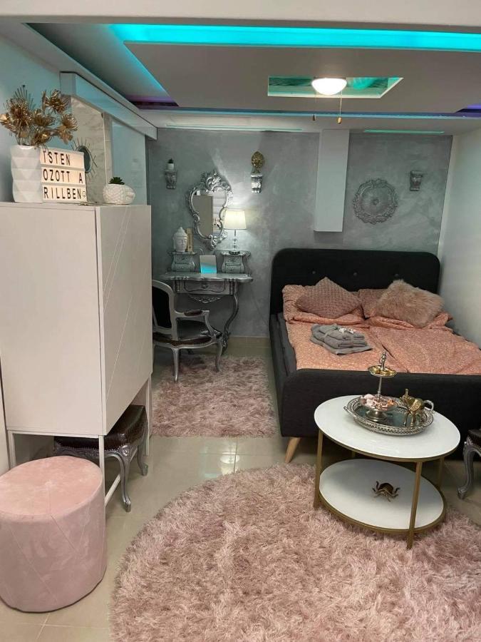 Little Brill Apartment Eger Bagian luar foto