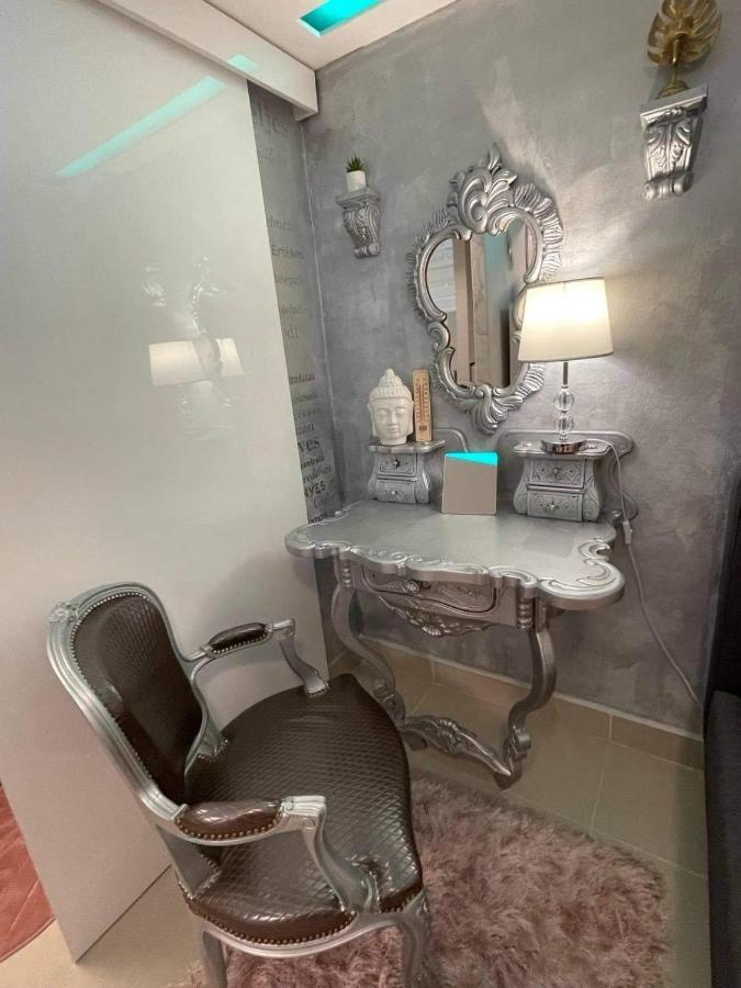 Little Brill Apartment Eger Bagian luar foto